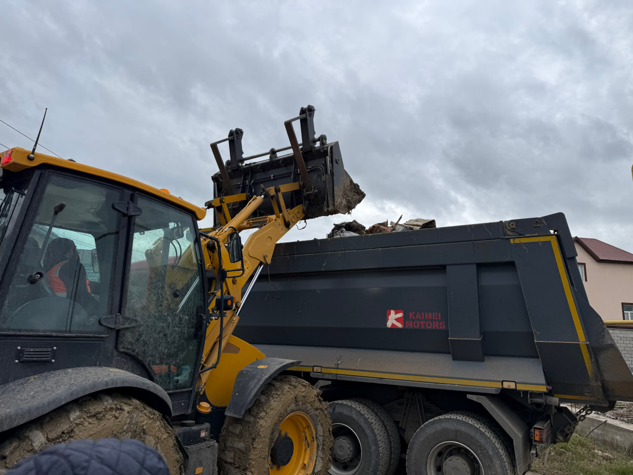 Арсланбек Алибеков рассказал об участии Минтранса РД в общероссийском субботнике